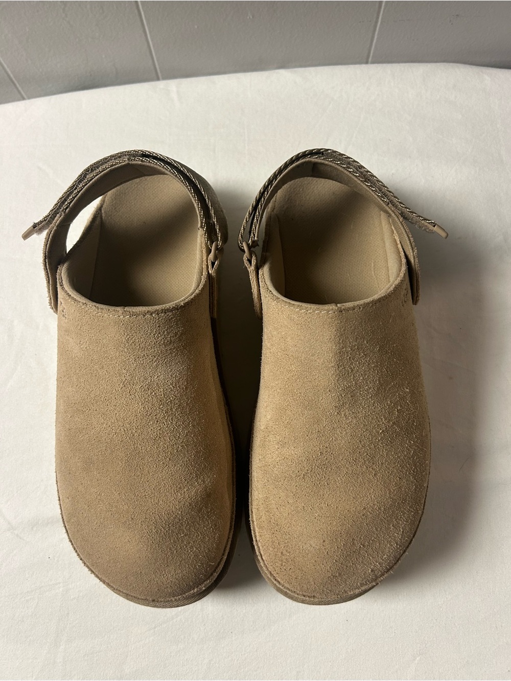 UGG Women’s 81/2 Goldenstar Suede Backstrap Clog in Tan